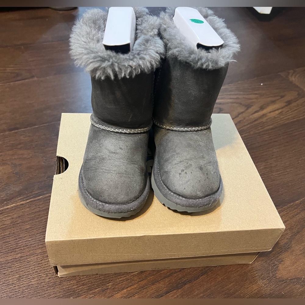 T  Bailey bow ll ugg boots